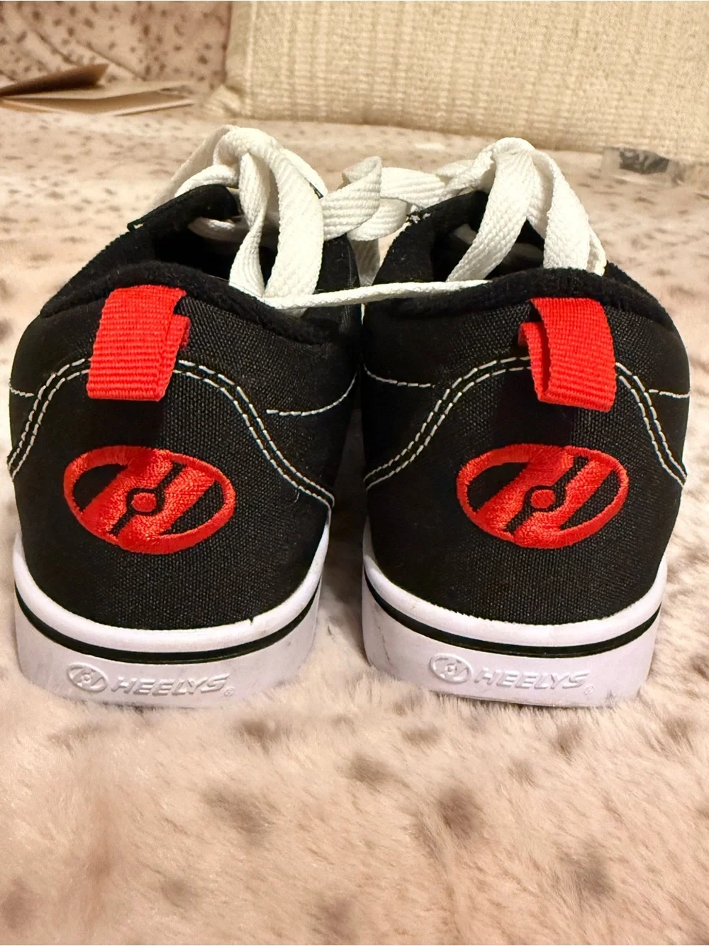 Heelys Youth Size 3 Black & Red Sneakers Canvas Tennis Shoes Skates - Boys Girls - Picture 6 of 9